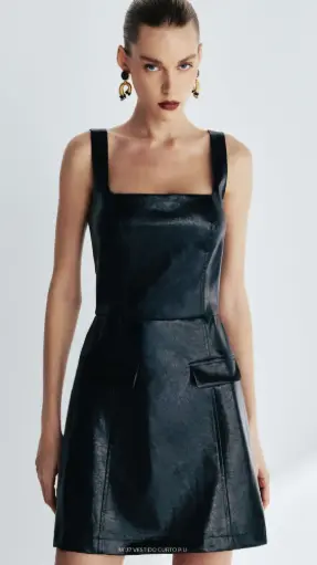 [68EF854] VESTIDO CURTO EM COURO SINTÉTICO - ESMERAL